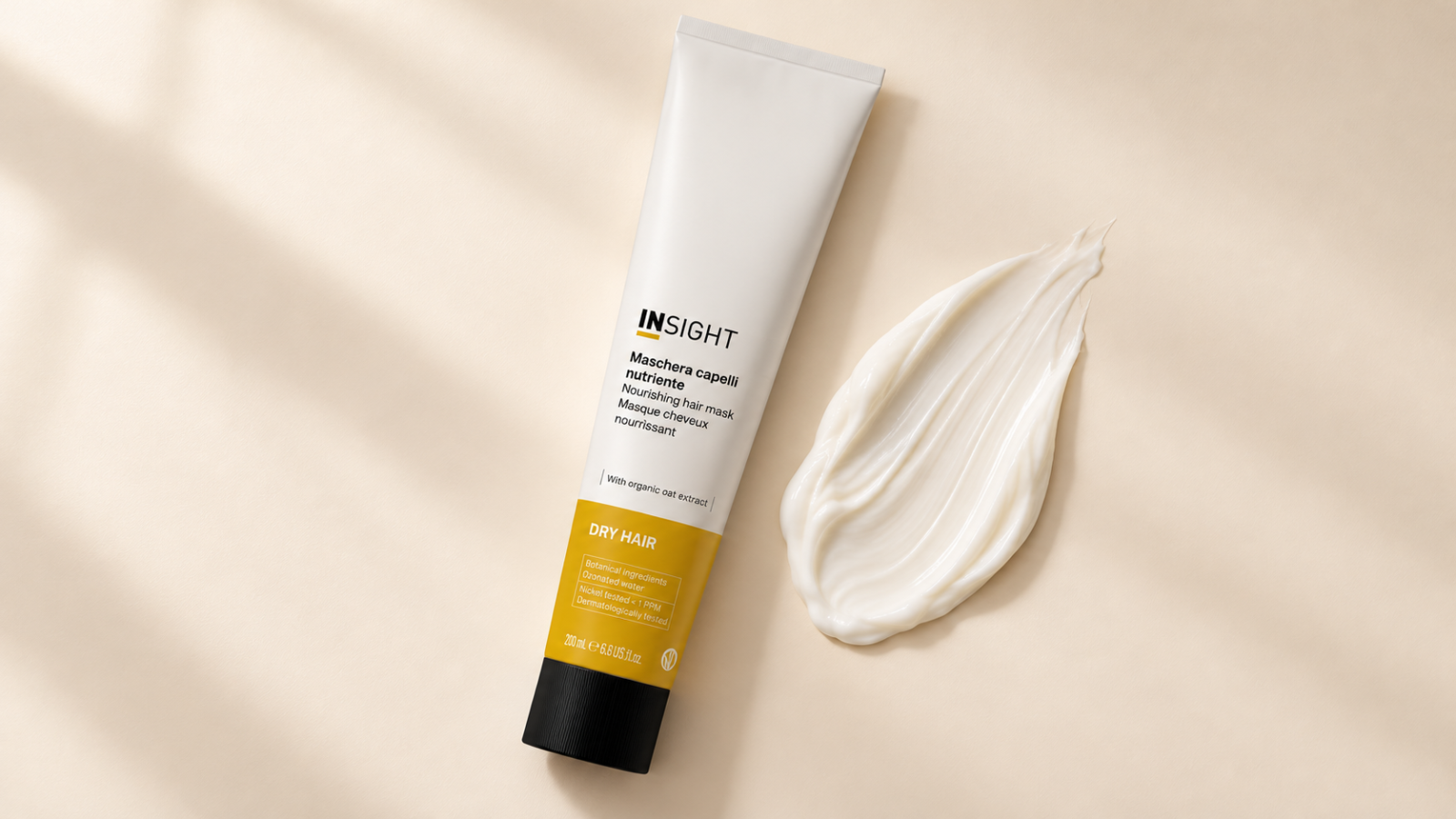 Mască nutritivă pentru păr Insight Dry Hair Nourishing cu extract organic de ovăz, formulată special pentru hrănirea profundă, catifelarea și elasticizarea firelor foarte uscate. 